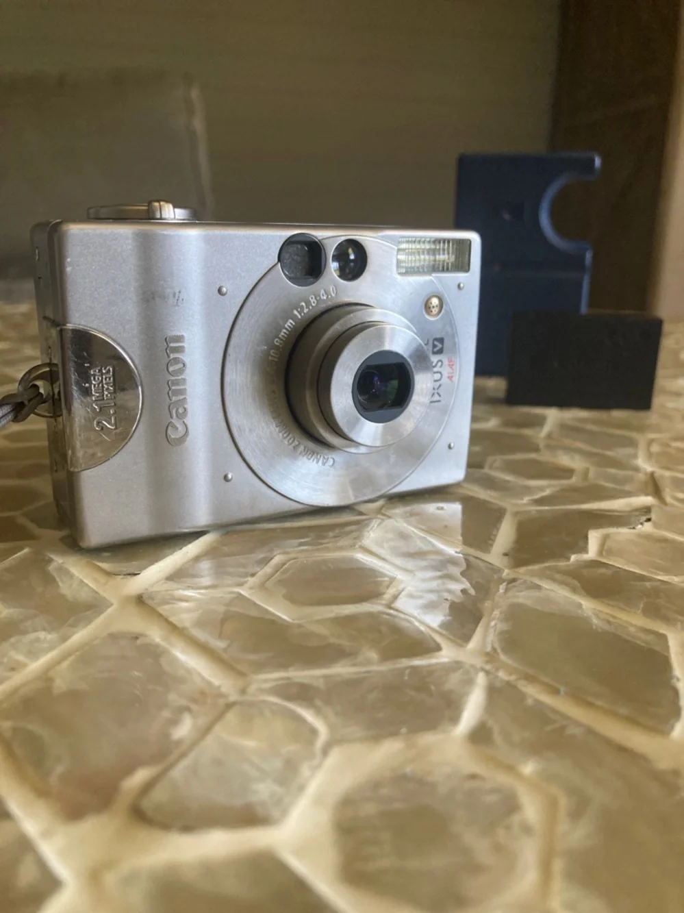 Canon Digital IXUS camera with 2 batteries & OEM charger